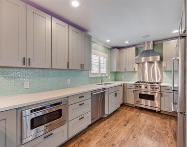 9911 Hurley Way - Photo Thumbnail 2