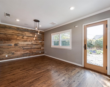9911 Hurley Way - Photo Thumbnail 15