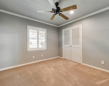 9911 Hurley Way - Photo Thumbnail 8