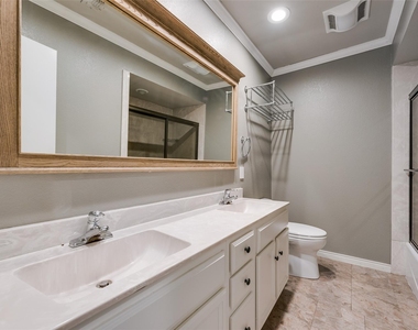 9911 Hurley Way - Photo Thumbnail 6