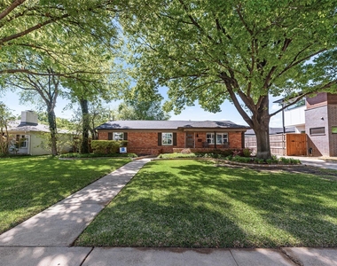 9911 Hurley Way - Photo Thumbnail 14