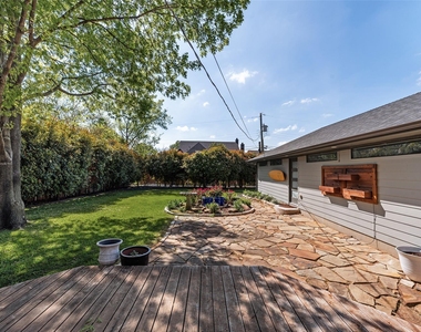 9911 Hurley Way - Photo Thumbnail 18