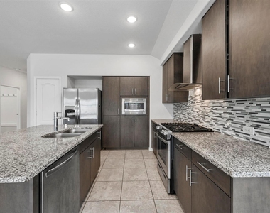 1105 Faringdon Drive - Photo Thumbnail 5