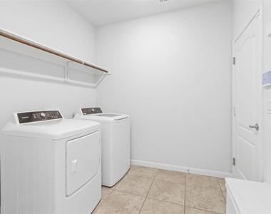 1105 Faringdon Drive - Photo Thumbnail 14