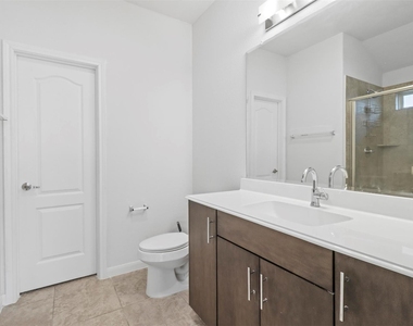 1105 Faringdon Drive - Photo Thumbnail 12