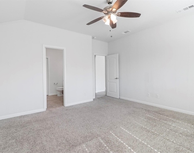 1105 Faringdon Drive - Photo Thumbnail 9