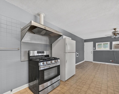1211 S Montclair Avenue - Photo Thumbnail 14