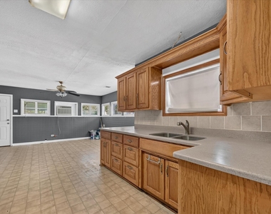 1211 S Montclair Avenue - Photo Thumbnail 13