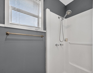 1211 S Montclair Avenue - Photo Thumbnail 22