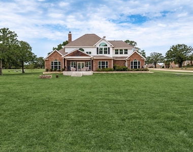 2144 Cross Creek Drive - Photo Thumbnail 3