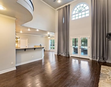 2144 Cross Creek Drive - Photo Thumbnail 10