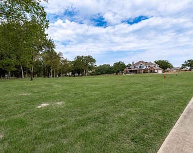 2144 Cross Creek Drive - Photo Thumbnail 5