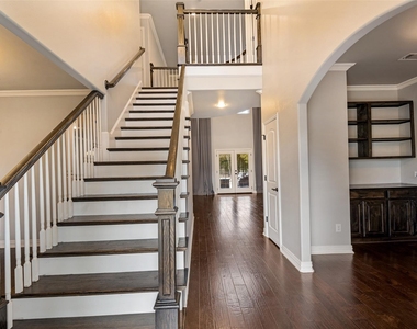 2144 Cross Creek Drive - Photo Thumbnail 8