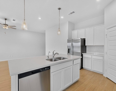 13052 Sandstone Street - Photo Thumbnail 11