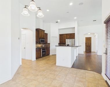 811 Ethan Road - Photo Thumbnail 10