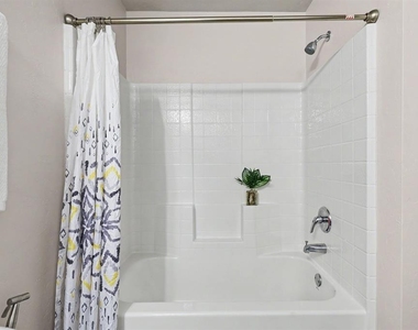 1007 N Deer Court Way - Photo Thumbnail 17