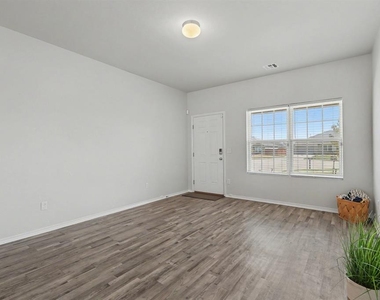 1007 N Deer Court Way - Photo Thumbnail 8