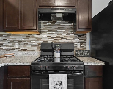 1007 N Deer Court Way - Photo Thumbnail 12