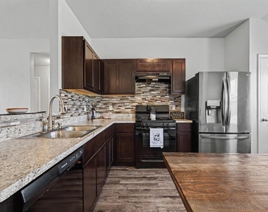 1007 N Deer Court Way - Photo Thumbnail 10