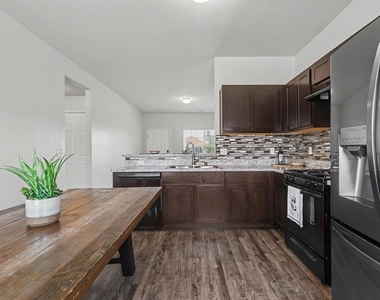 1007 N Deer Court Way - Photo Thumbnail 13