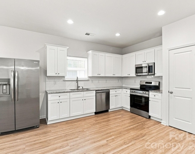 406 Killian Avenue - Photo Thumbnail 3
