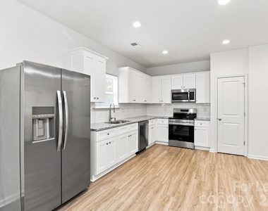 406 Killian Avenue - Photo Thumbnail 2