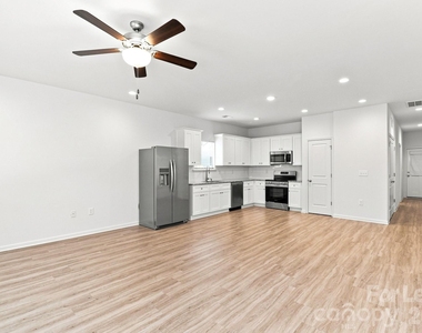 406 Killian Avenue - Photo Thumbnail 4