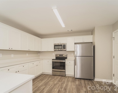5930 Brookfield Pointe Drive - Photo Thumbnail 4