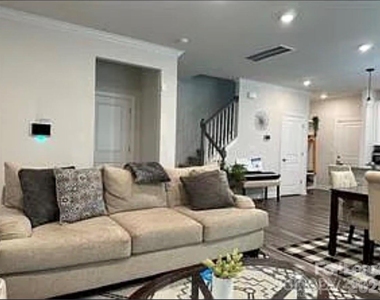 135 Emmett Drive - Photo Thumbnail 2