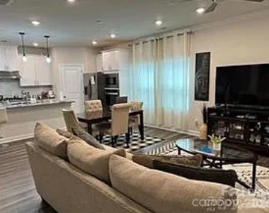 135 Emmett Drive - Photo Thumbnail 7