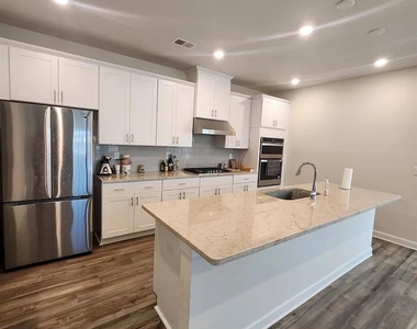 406 Cranford Drive - Photo Thumbnail 2