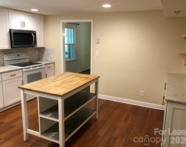 823 Tadlock Place - Photo Thumbnail 11