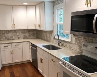 823 Tadlock Place - Photo Thumbnail 7