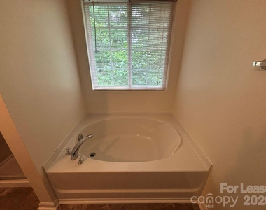 18 Sharpstone Lane - Photo Thumbnail 10
