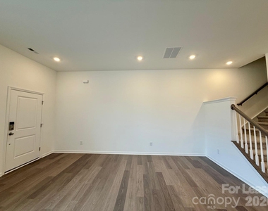 206 Silver Fleet Drive - Photo Thumbnail 8