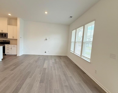 206 Silver Fleet Drive - Photo Thumbnail 7
