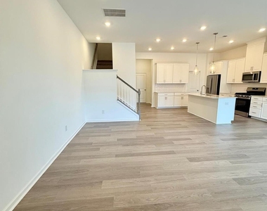 206 Silver Fleet Drive - Photo Thumbnail 5