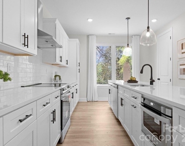 3236 Riley Avenue - Photo Thumbnail 6