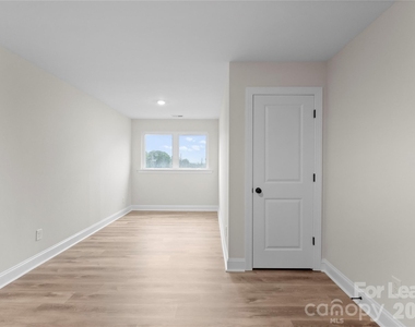 3236 Riley Avenue - Photo Thumbnail 2