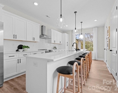 3236 Riley Avenue - Photo Thumbnail 7