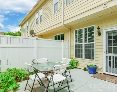 5623 Fetzer Avenue Nw - Photo Thumbnail 10