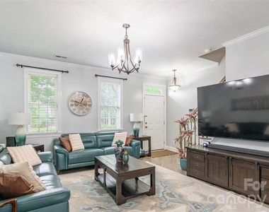 5623 Fetzer Avenue Nw - Photo Thumbnail 2