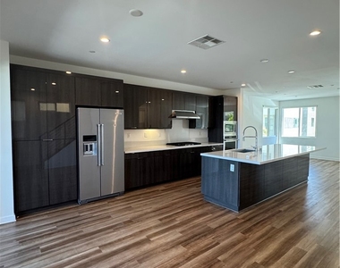 1654 Pomona - Photo Thumbnail 16