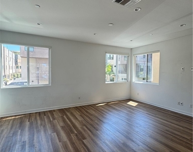 1654 Pomona - Photo Thumbnail 14