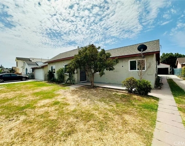 3320 Tenaya Avenue - Photo Thumbnail 2