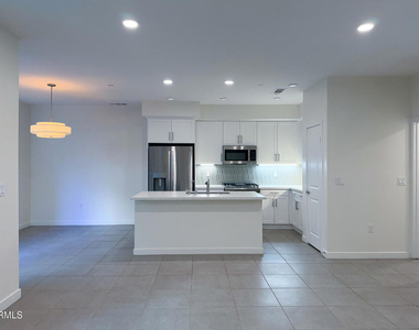 1568 E Thompson Boulevard - Photo Thumbnail 13