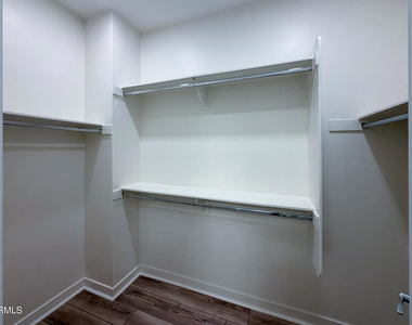 1568 E Thompson Boulevard - Photo Thumbnail 29