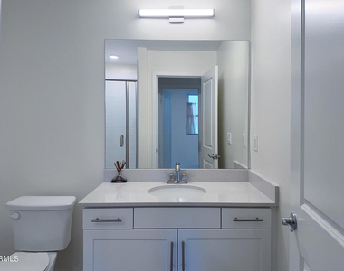 1568 E Thompson Boulevard - Photo Thumbnail 12