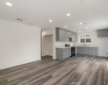 11585 Embree Drive - Photo Thumbnail 4