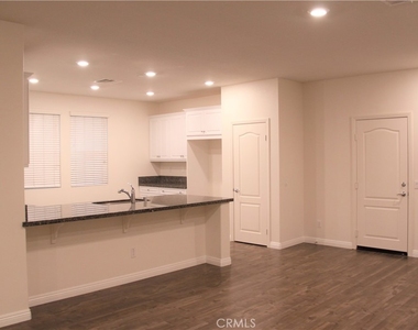 6105 Rosewood Way - Photo Thumbnail 8